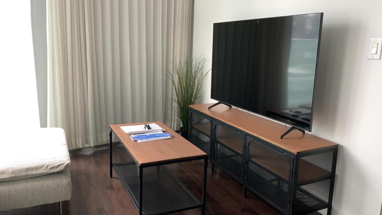Modern, Spacious And Sleek Condo Toronto Luaran gambar