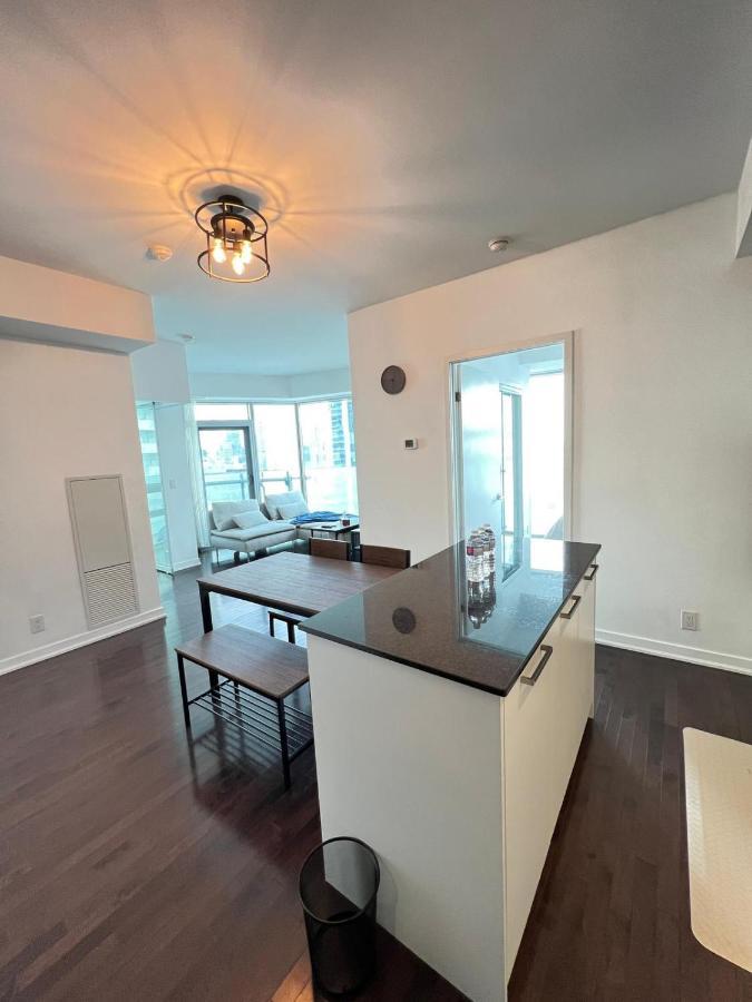 Modern, Spacious And Sleek Condo Toronto Luaran gambar